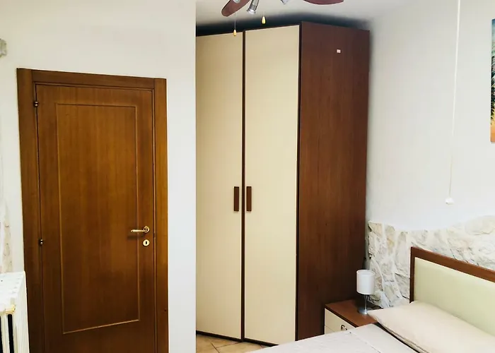 C.b.guesthouse